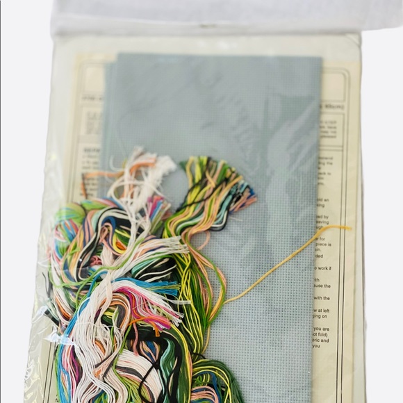 Vintage 1991 Nautical Dimensions “Deep Sea Fish” Counted Cross Stitch Kit - Picture 3 of 7